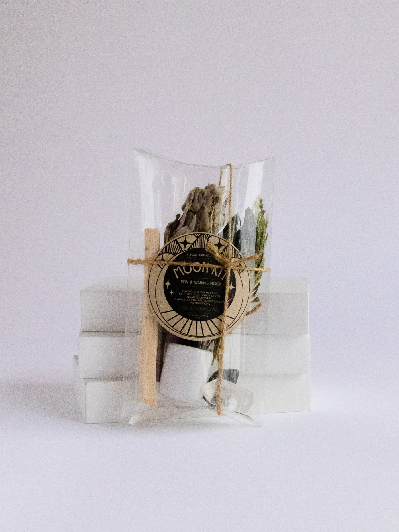 The New & Waning Mini Moon Kit is the perfect tool for any banishing rituals or spells, and can serve just about any purpose in this regard. Banishing rituals are usually used when trying to rid or banish something from one's life such as bad luck, negativity, stress and anxiety, financial problems etc, but can also be used for protection against these things as well. 