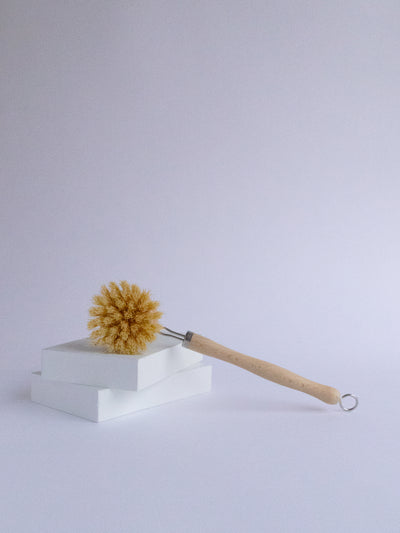 Beechwood long handle dry brush with sisal fiber bristles made from the agave plant.