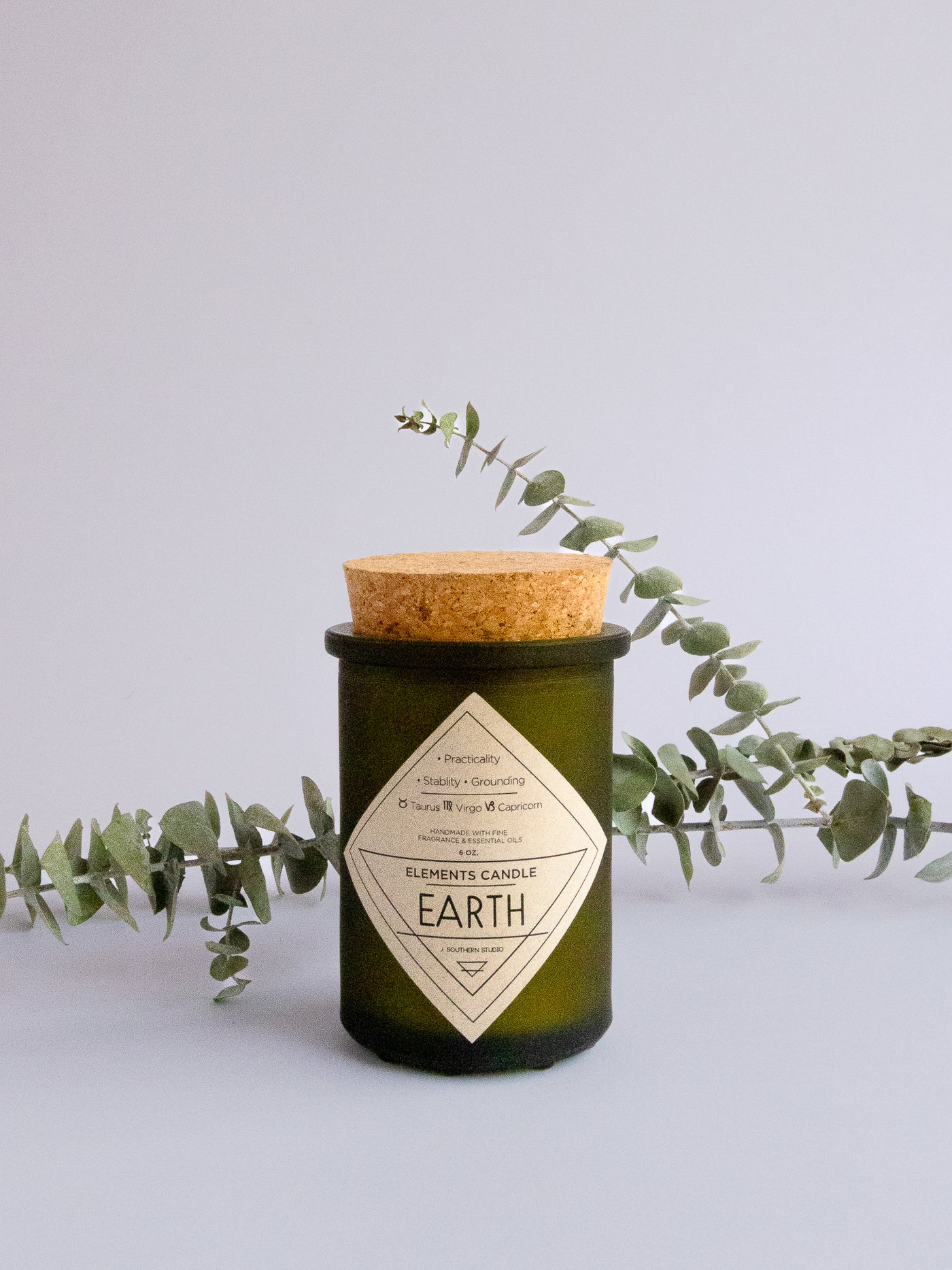 EARTH ELEMENT CANDLE WITH PATCHOULI AND HONYSUCKLE